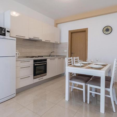 1 Bedroom Amazing Apartment In Komarna Klek Exterior foto