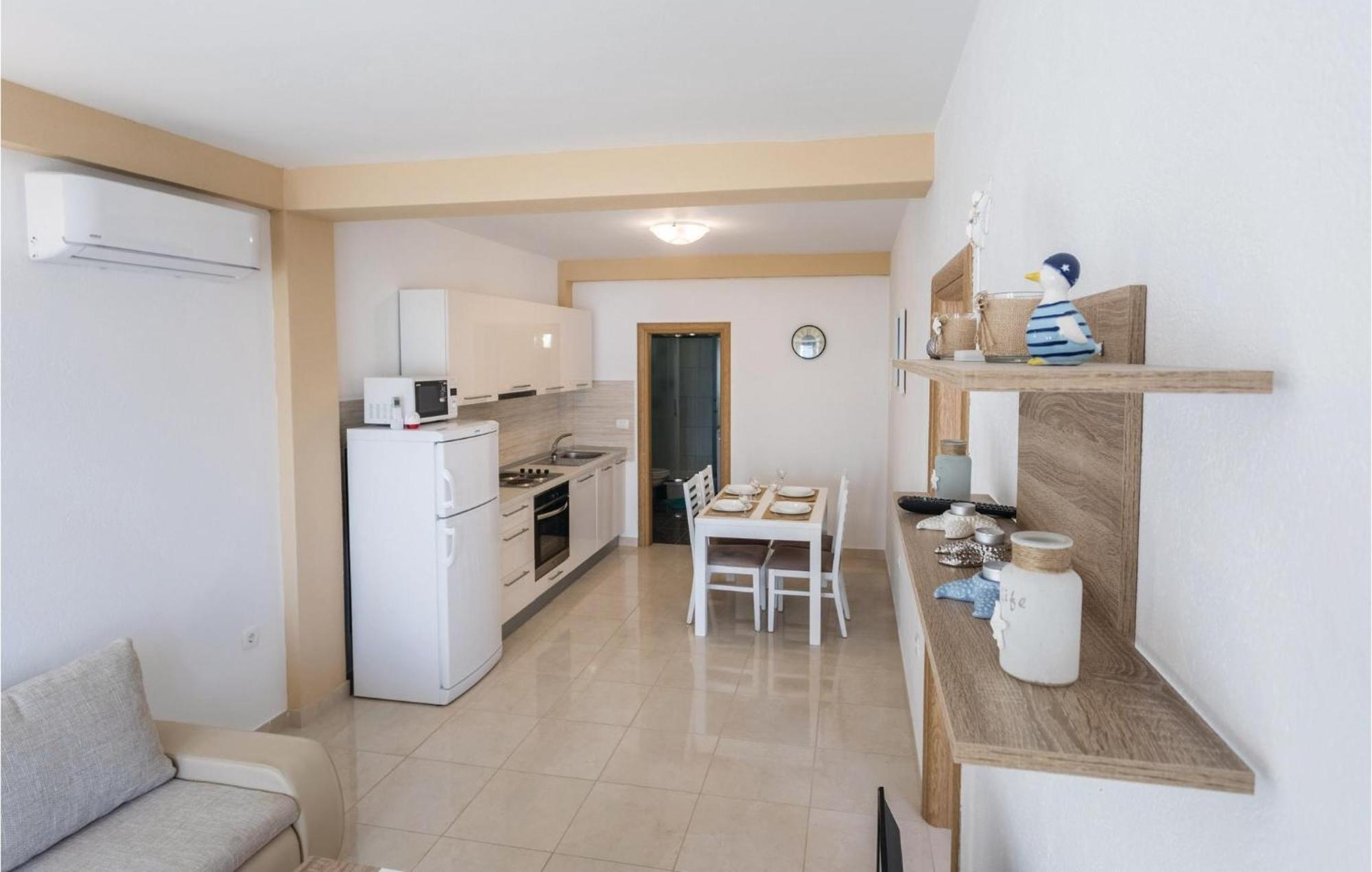 1 Bedroom Amazing Apartment In Komarna Klek Exterior foto