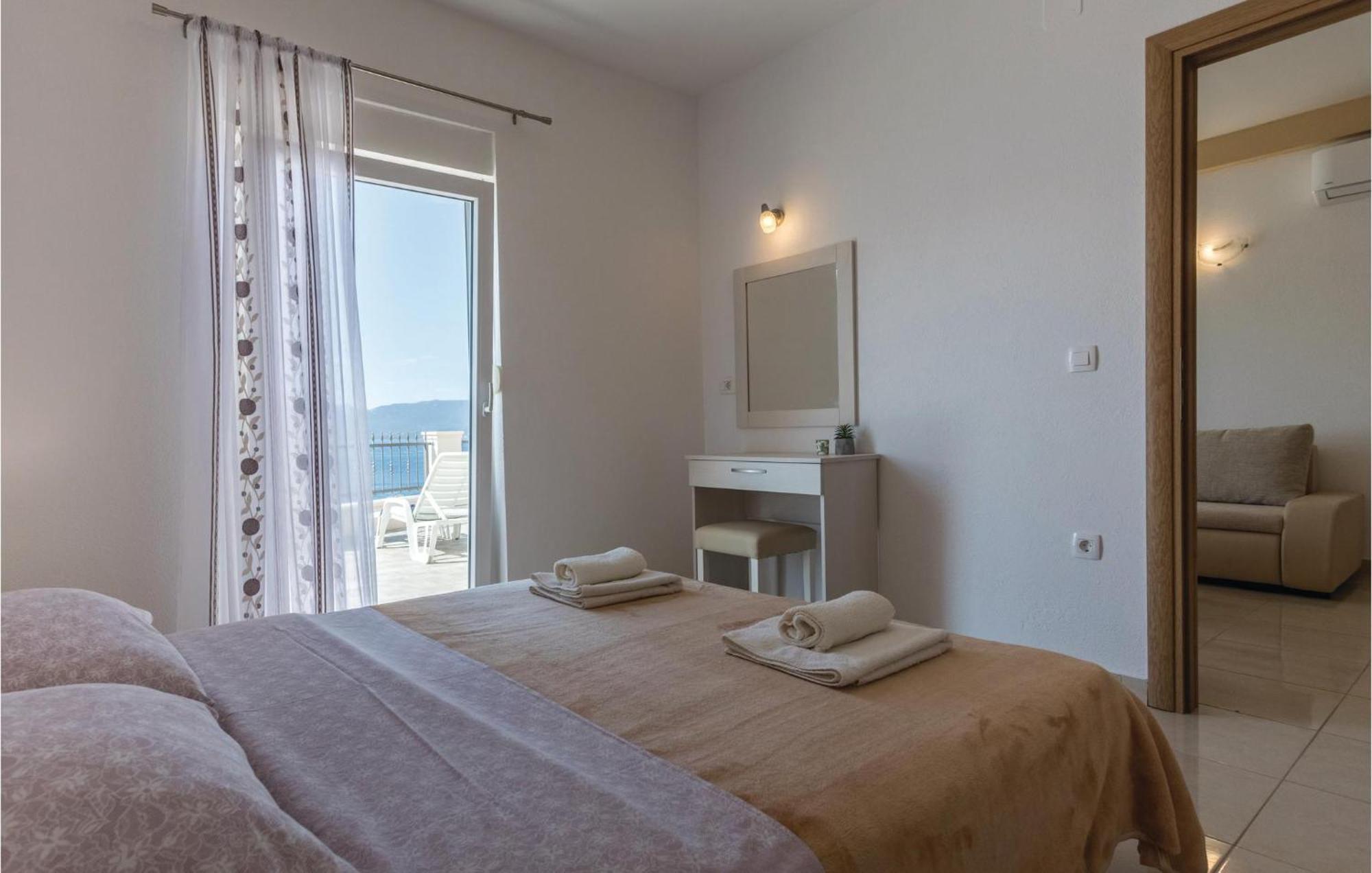 1 Bedroom Amazing Apartment In Komarna Klek Exterior foto