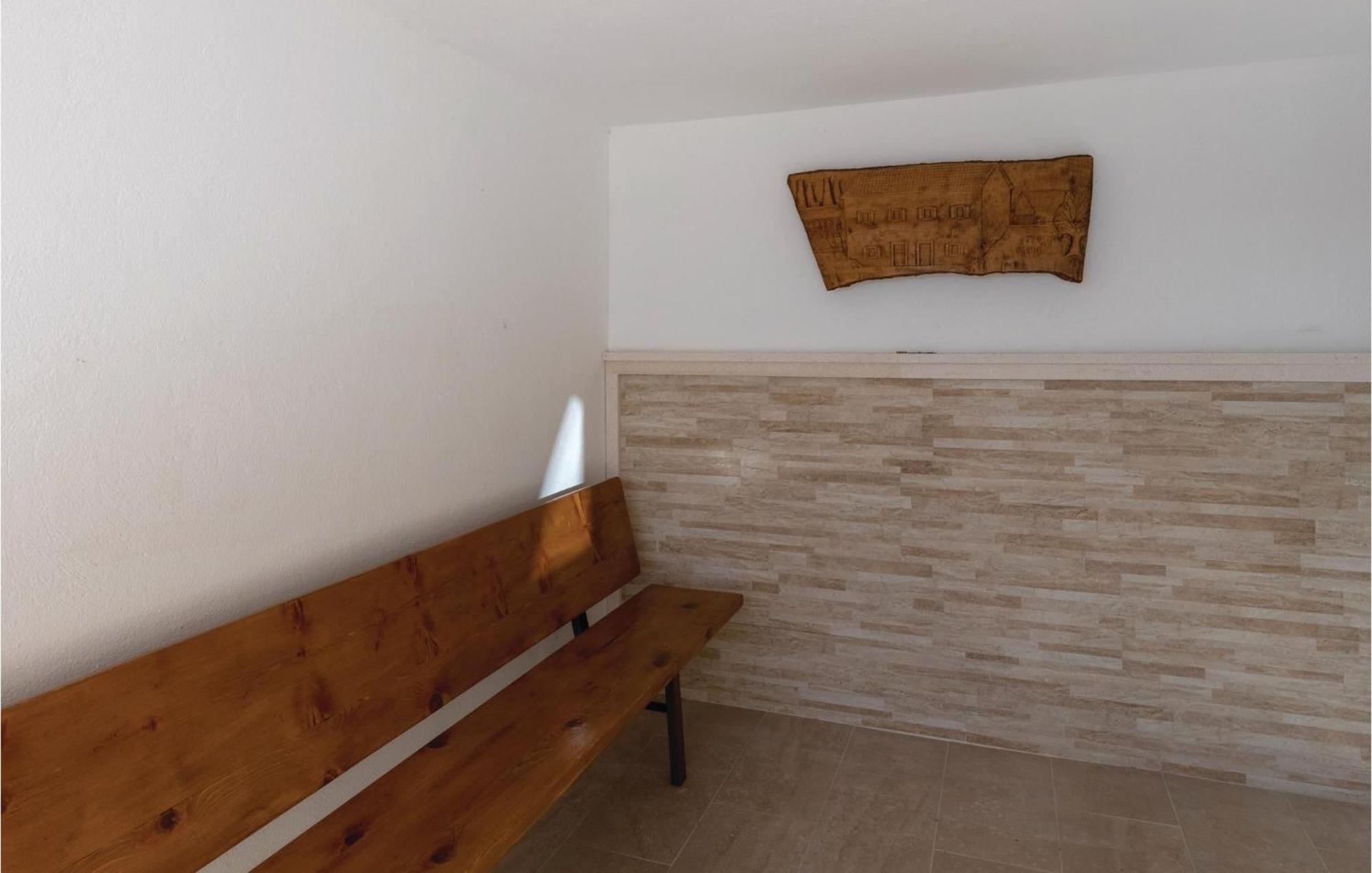 1 Bedroom Amazing Apartment In Komarna Klek Exterior foto
