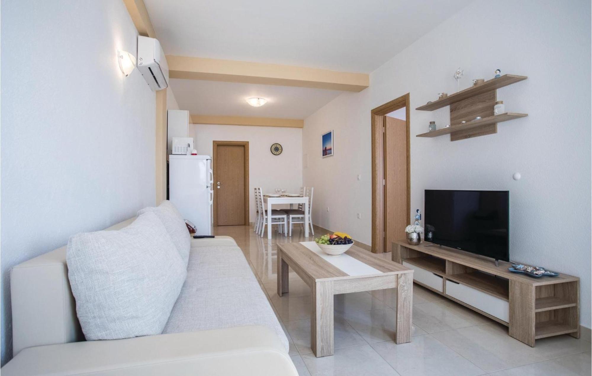 1 Bedroom Amazing Apartment In Komarna Klek Exterior foto