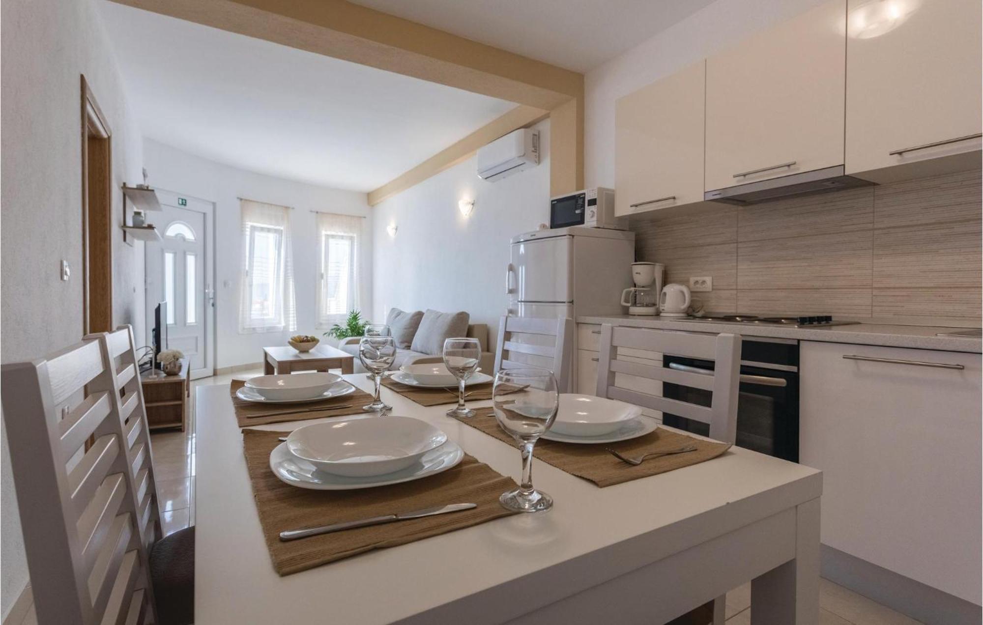 1 Bedroom Amazing Apartment In Komarna Klek Exterior foto