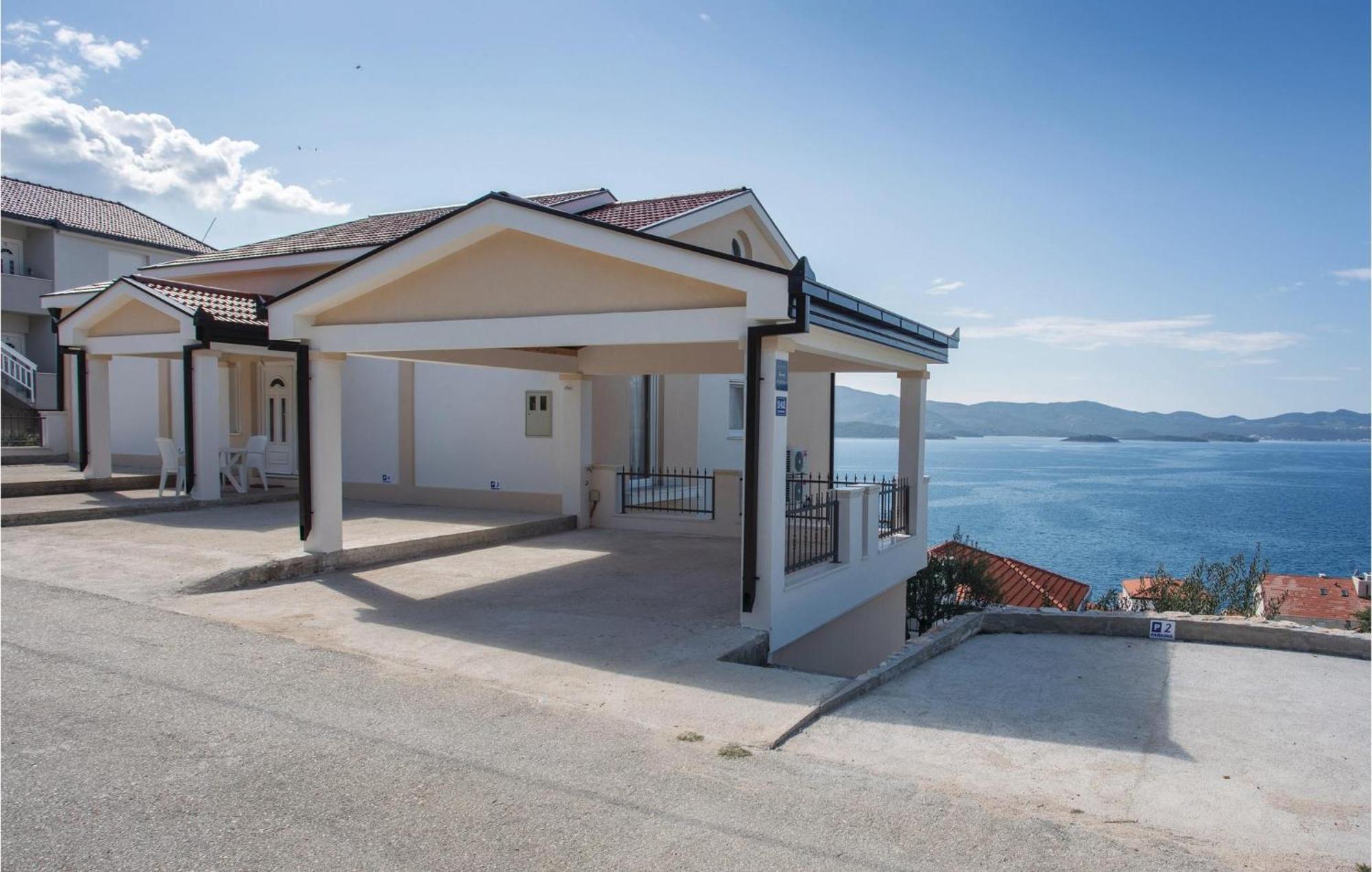 1 Bedroom Amazing Apartment In Komarna Klek Exterior foto
