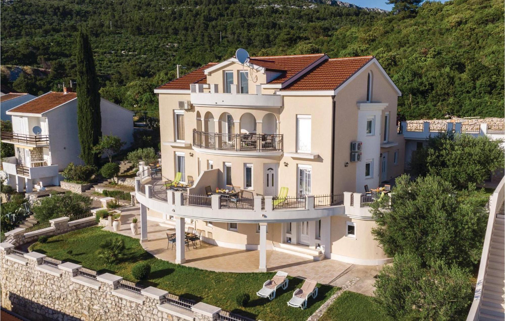 1 Bedroom Amazing Apartment In Komarna Klek Exterior foto