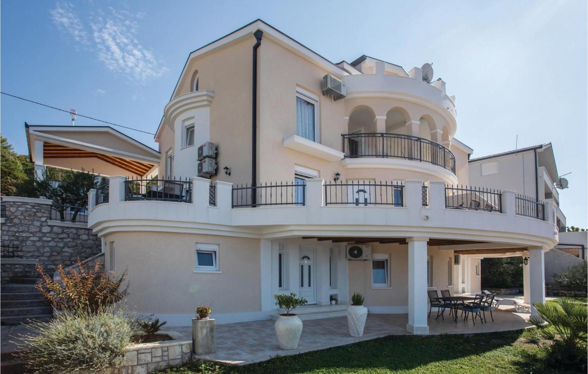 1 Bedroom Amazing Apartment In Komarna Klek Exterior foto