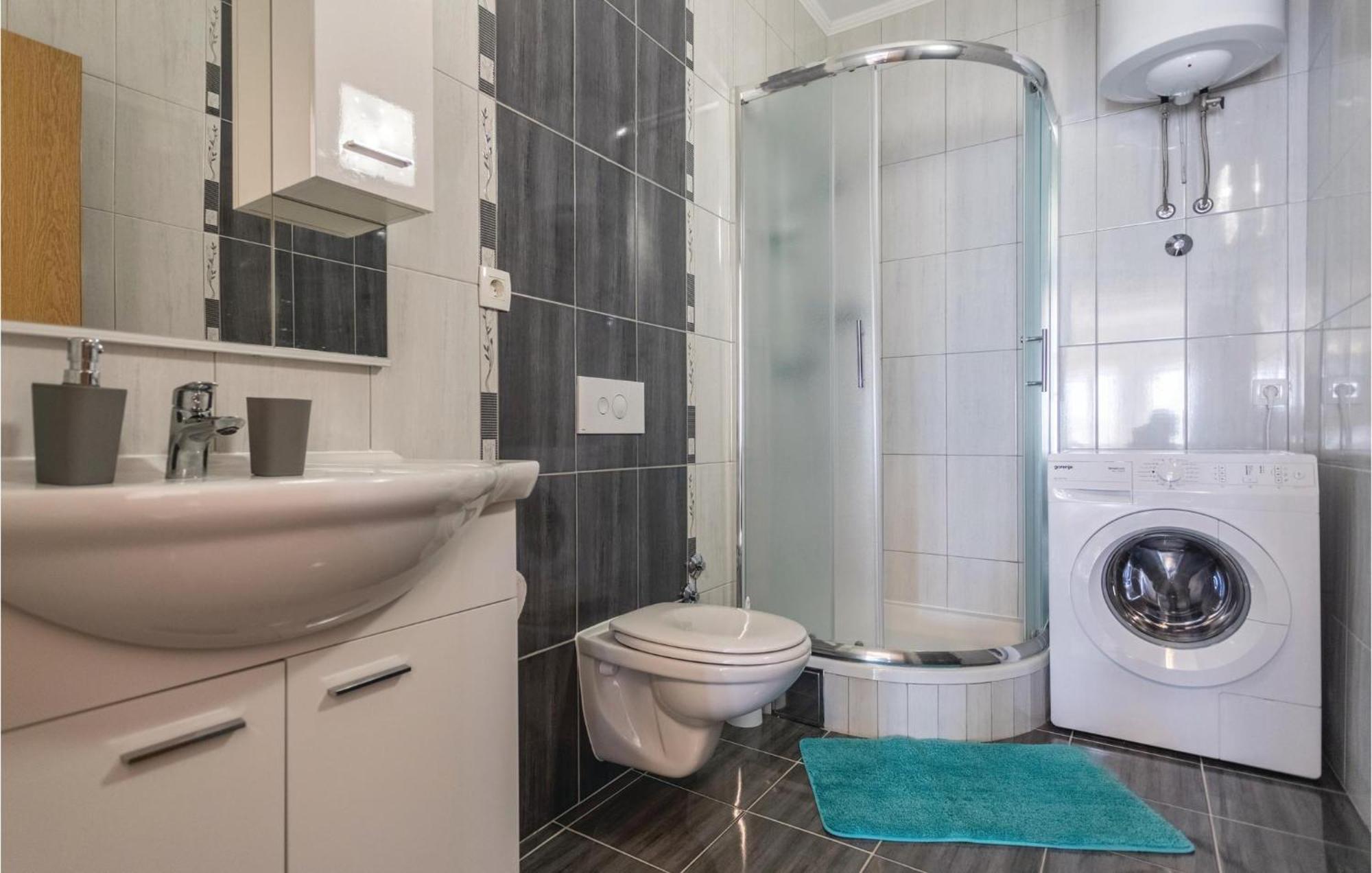 1 Bedroom Amazing Apartment In Komarna Klek Exterior foto