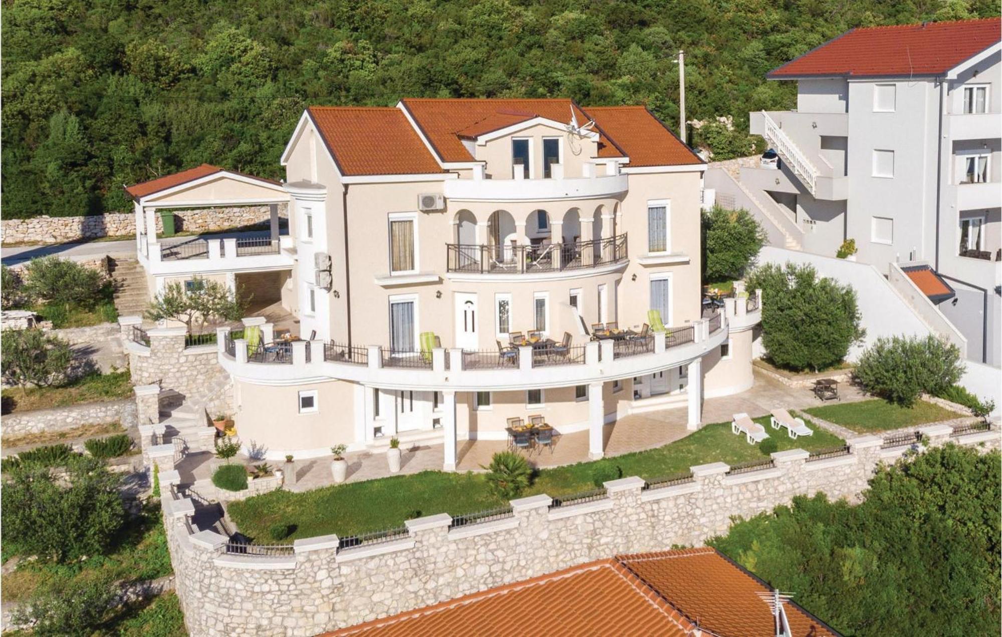 1 Bedroom Amazing Apartment In Komarna Klek Exterior foto